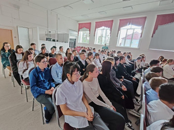 Память о Победе: в Южно-Сахалинске прошли уроки мужества для школьников