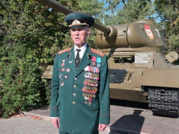 Ветеран Великой Отечественной войны, кавалер ордена Александра Невского Николай Борисов поздравляет всех, удостоенных этой заслуженной награды