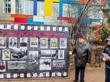 На открывшемся в Тюмени стенде - портреты героев, участвовавших в параде 1941 года