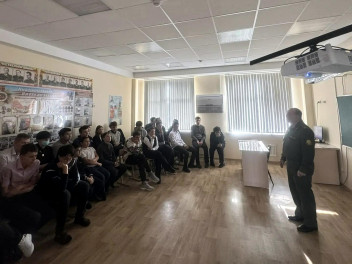 Уроки мужества о героях Ленинграда и Москвы провели на Сахалине