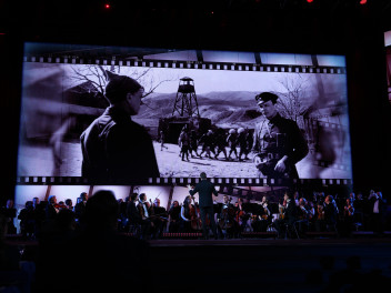 Бессмертный полк России провел в Государственном Кремлёвском Дворце концерт в честь 55-летия фильма «Офицеры»