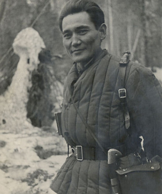 Момышулы Бауржан