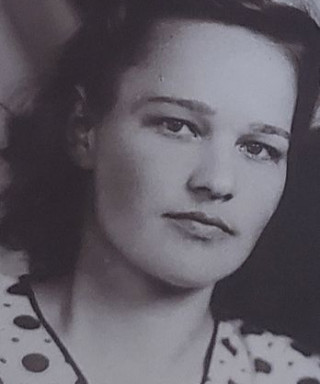 Махрова (Дегтеренко) Анна Нестеровна